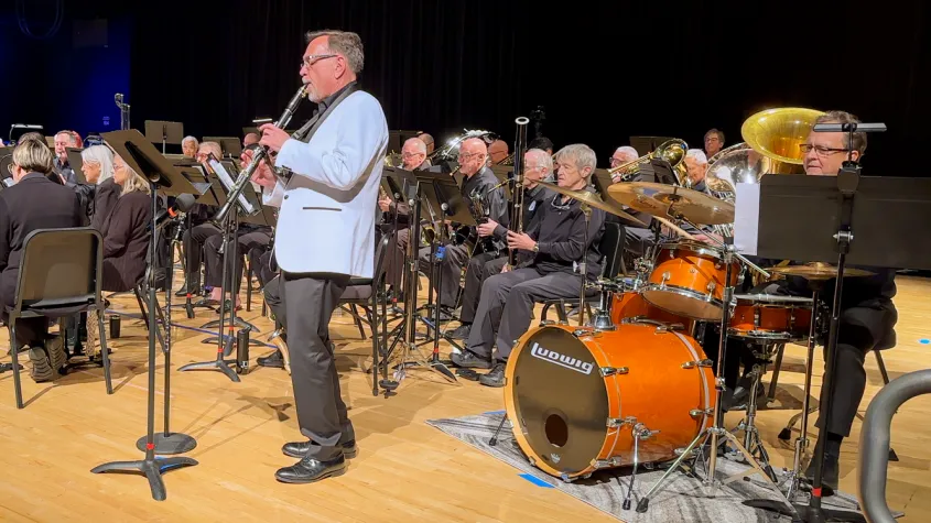 Chris Hill performing Concerto for Clarinet